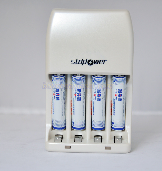 レーザー懐中電灯/カメラバッテリー充電器　AA 、AAA電池に充電可能