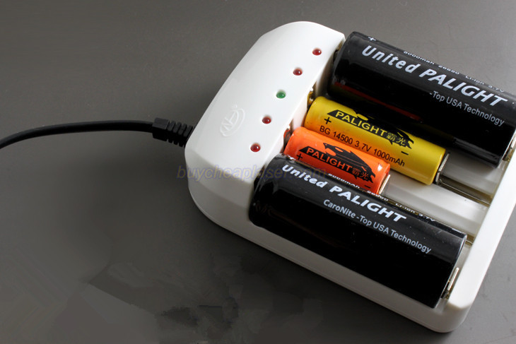 四つのスロットリチウム充電器26650/18650/14500/16340 10440