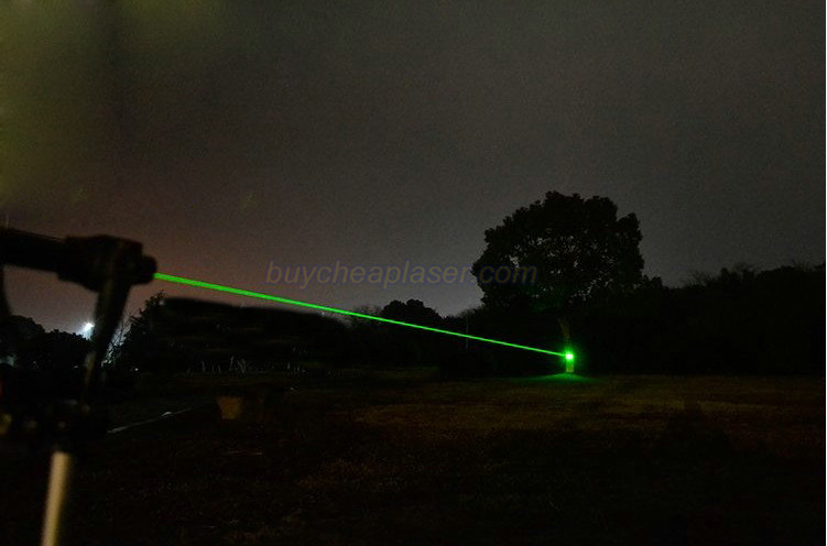 防水防塵3000mwグリーンレーザーポインター　ledライト搭載　点火可能