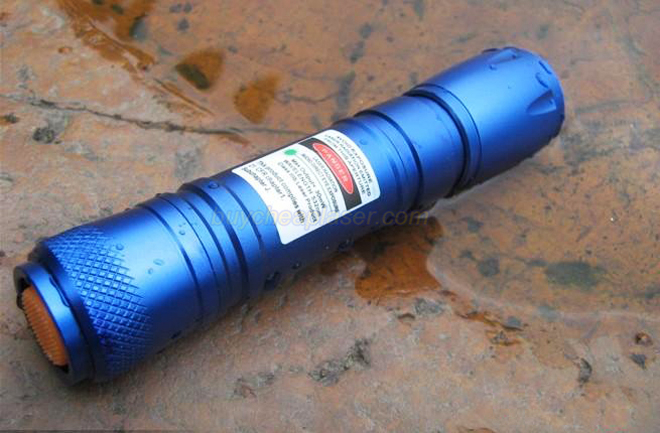 上品な  豪華な 防水100mwレーザーポインター　緑色光　高機能